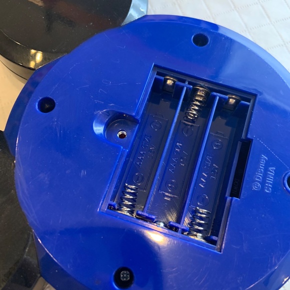 Disney The Wonderful World of Disney Character Trivia Electronic Handheld Game - Picture 3 of 14